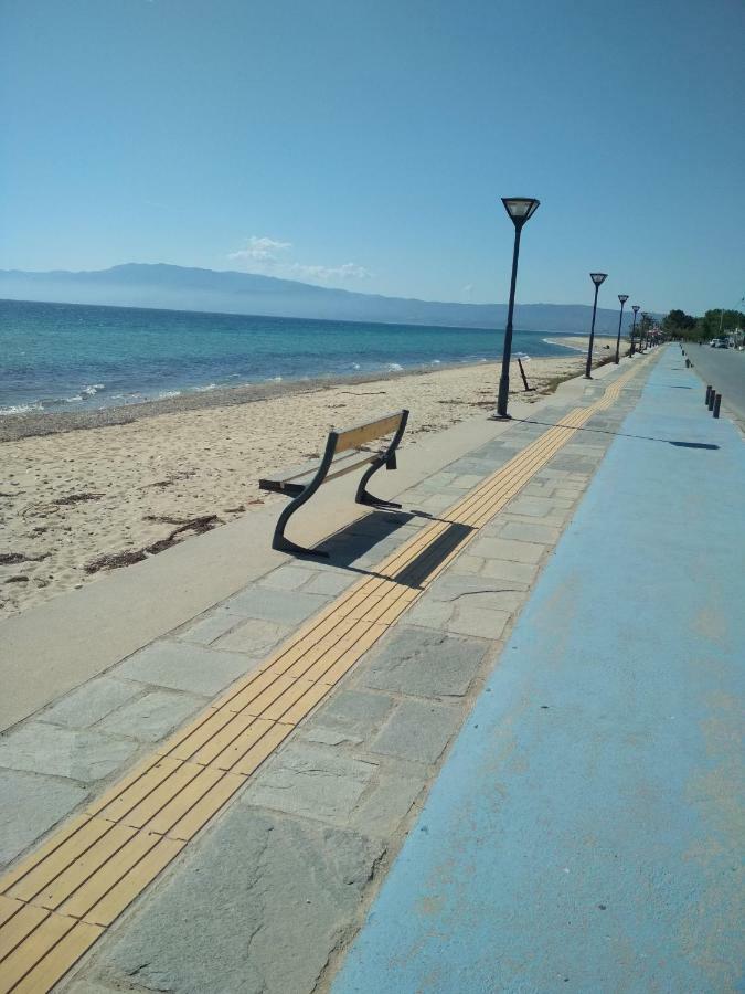 Luxury Sea View Apartment Ofrinion Luaran gambar