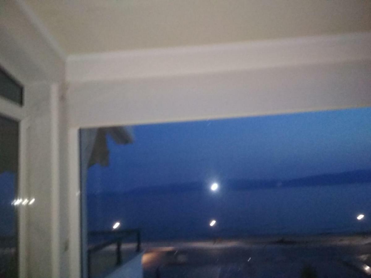 Luxury Sea View Apartment Ofrinion Luaran gambar